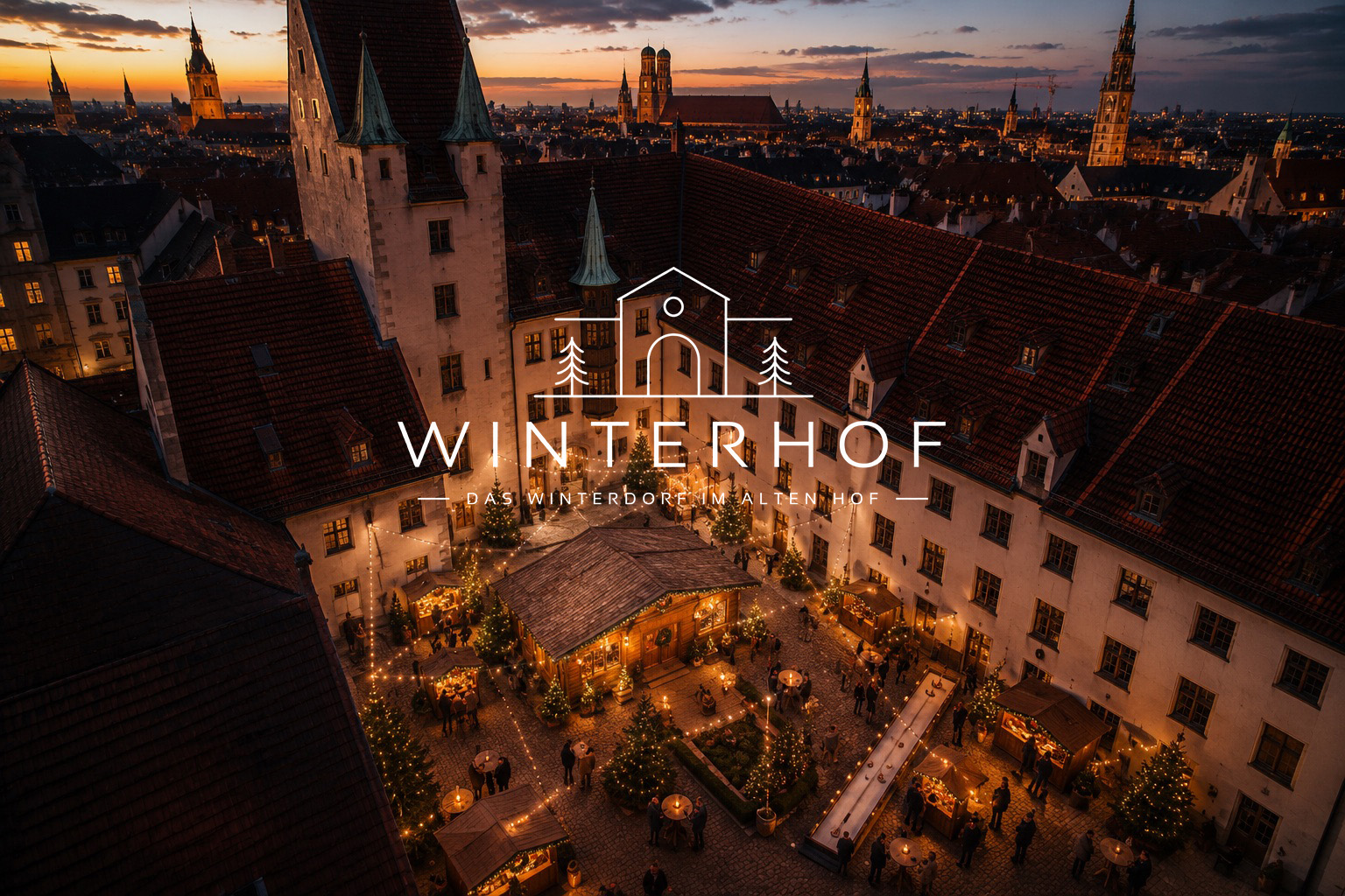 Weihnachtsbaum im historischen Alten Hof München